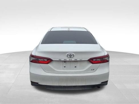 Used 2021 Toyota Camry LE image 5