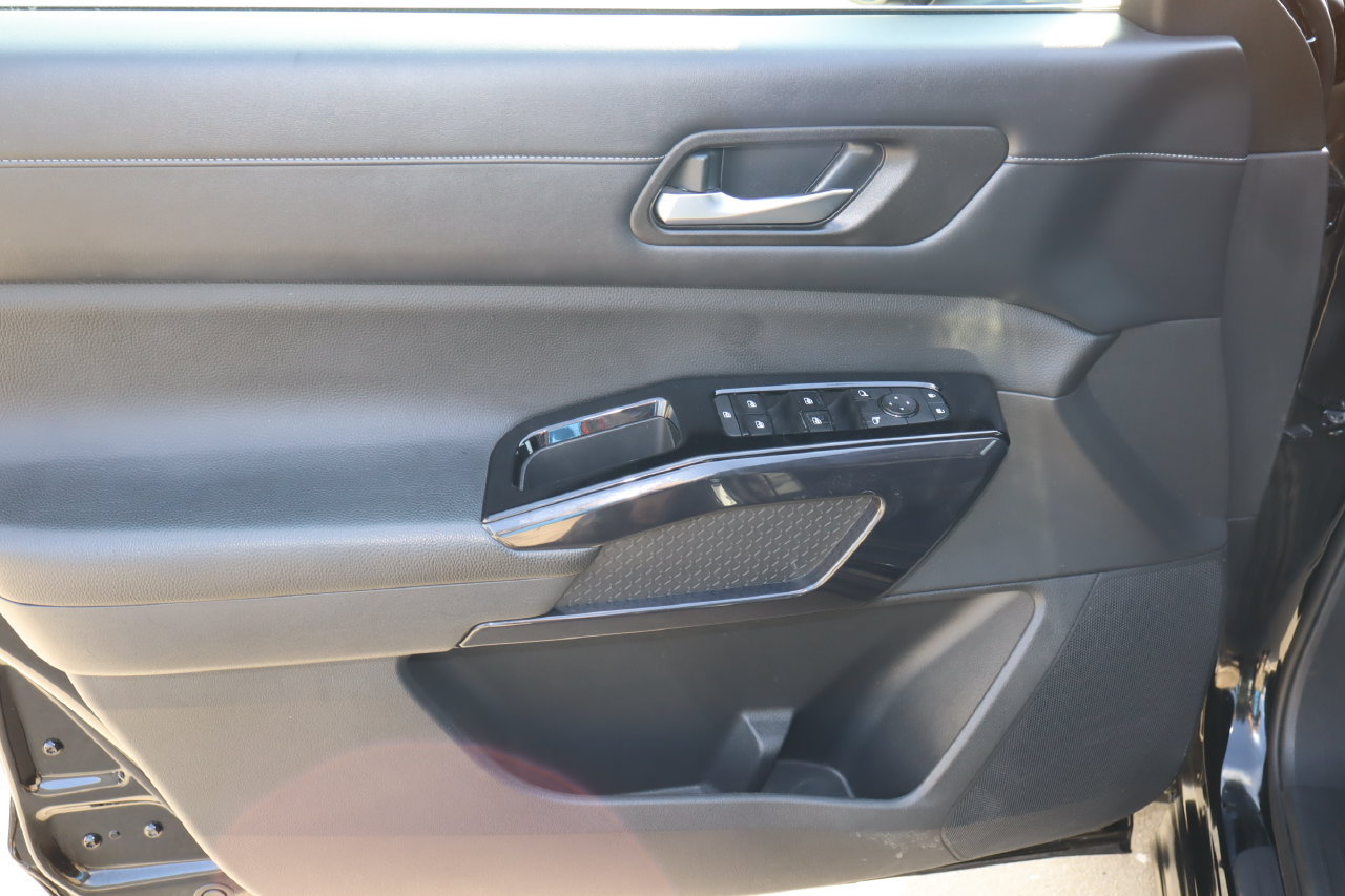 Used 2022 Nissan Pathfinder S FWD image 21