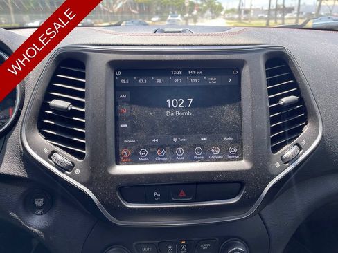 Used 2019 Jeep Cherokee Trailhawk AWD/4WD image 12