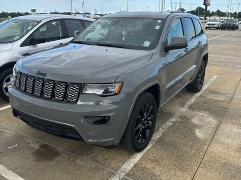 Used 2022 Jeep Grand Cherokee Laredo X RWD image 1