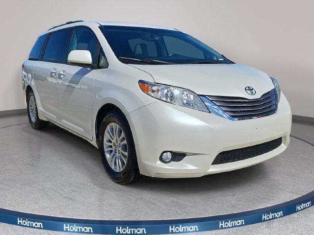 Used 2017 Toyota Sienna XLE FWD image 4
