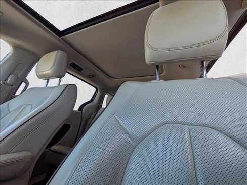 Used 2019 Chrysler Pacifica Limited image 15