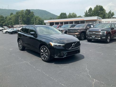 Used 2024 Volvo XC60 B5 Plus w/ Climate Package AWD/4WD image 3