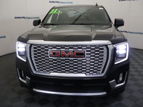 Used 2022 GMC Yukon XL Denali w/ Denali Premium Package AWD/4WD image 14