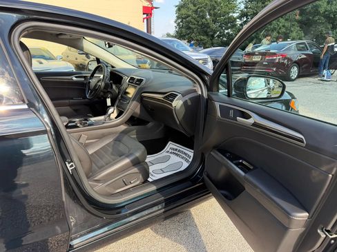 Used 2014 Ford Fusion SE w/ Equipment Group 202A FWD image 18