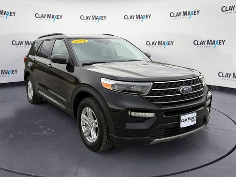 Used 2024 Ford Explorer XLT w/ Equipment Group 202A image 7