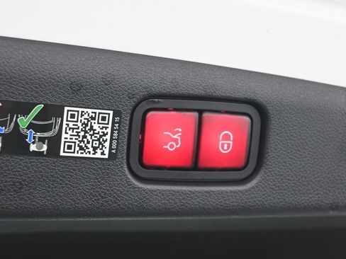 Used 2025 Mercedes-Benz E 350 Sedan image 39