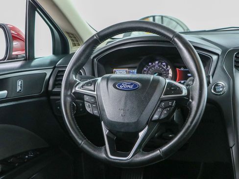Used 2018 Ford Fusion SE w/ Equipment Group 201A FWD image 12