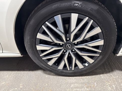 Used 2025 Nissan Altima 2.5 SV image 41