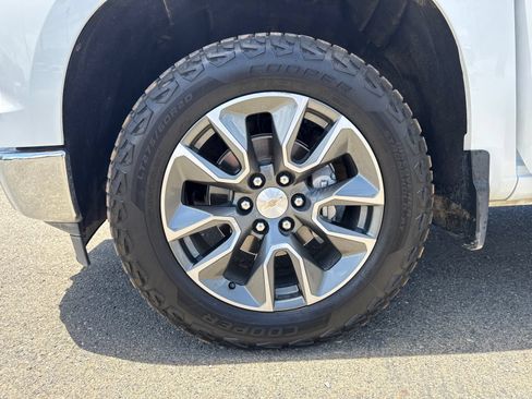 Used 2023 Chevrolet Silverado 1500 LT AWD/4WD image 27