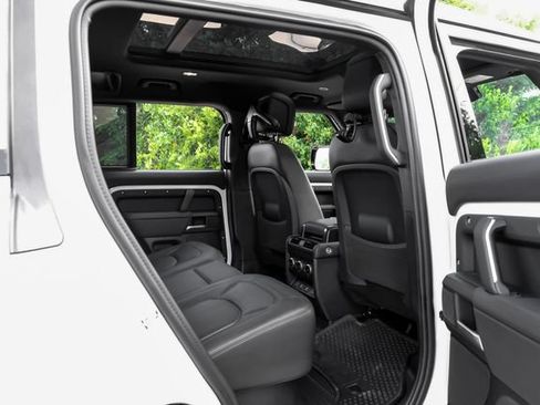 New 2026 Land Rover Defender 110 X-Dynamic SE AWD/4WD image 43