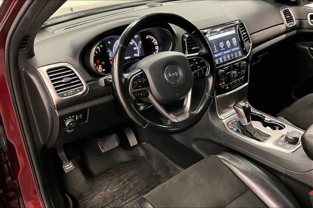 Used 2020 Jeep Grand Cherokee Altitude AWD/4WD image 16