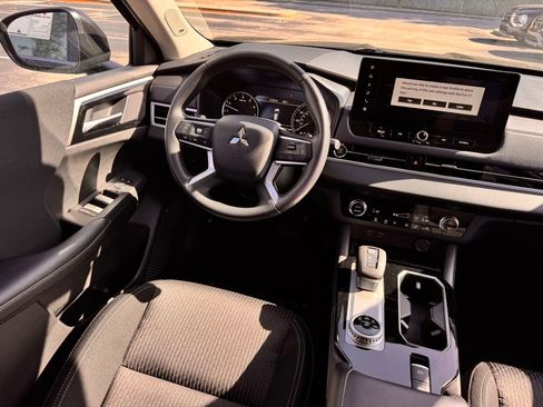 New 2026 Mitsubishi Outlander ES image 23