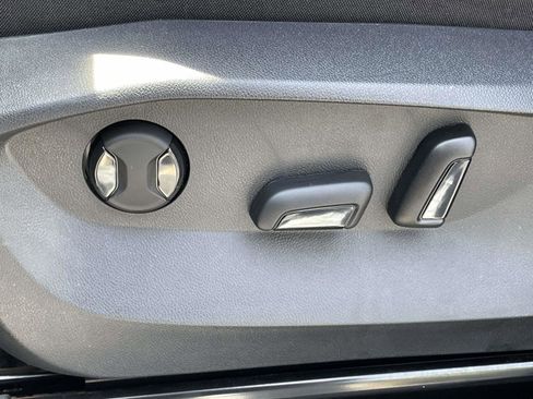 Certified 2024 Volkswagen Tiguan SE image 16