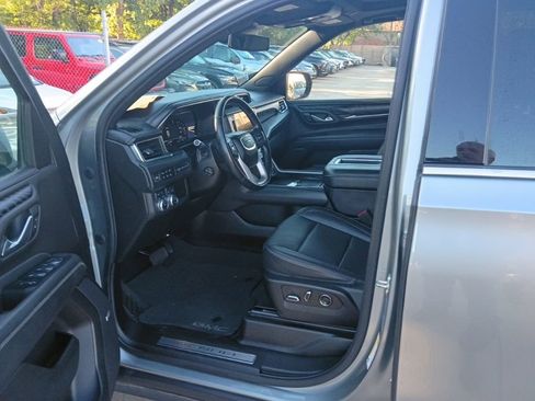 Used 2023 GMC Yukon Denali image 3