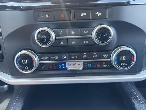 Used 2024 Ford Expedition Max XLT image 20