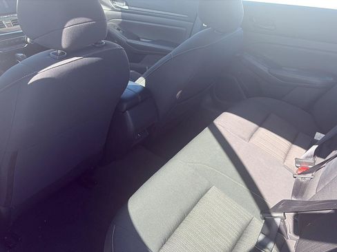 Used 2025 Nissan Altima 2.5 SV FWD image 17