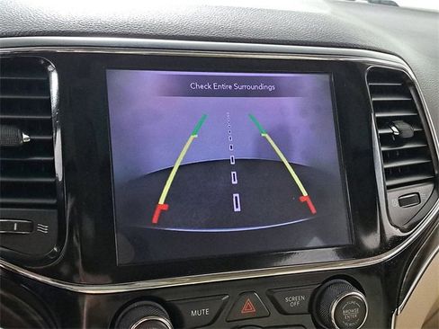 Used 2020 Jeep Grand Cherokee Limited image 30