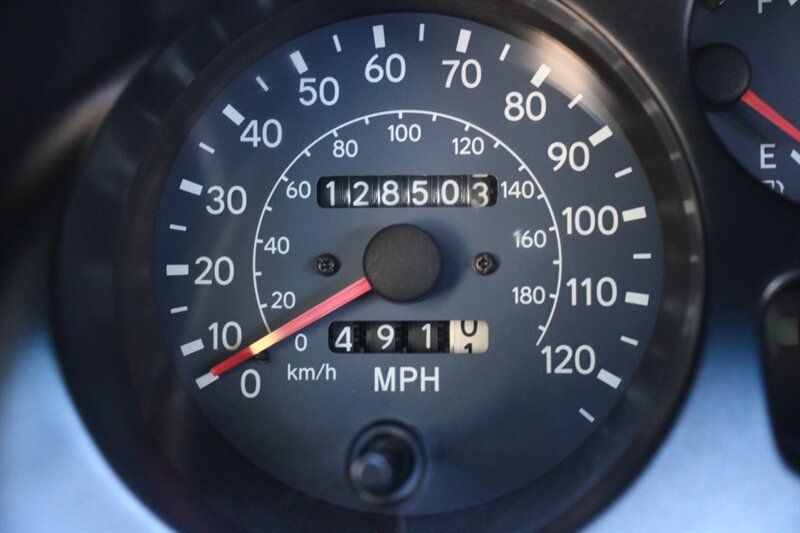 Used 1997 Toyota RAV4 4WD 4-Door w/ Upgrade Pkg w/ Tilt Wheel image 7