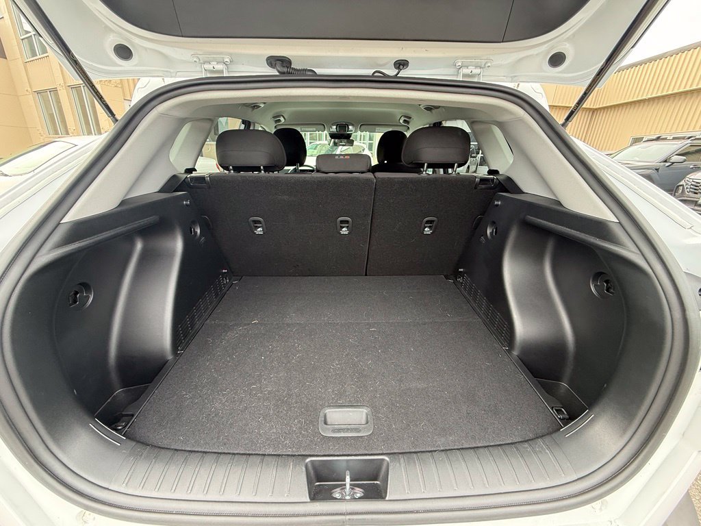 Certified 2025 Hyundai Kona SEL FWD image 8