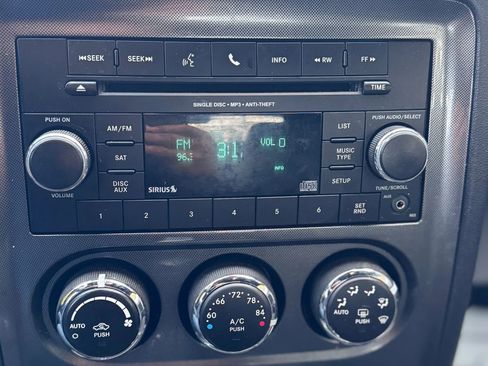 Used 2014 Dodge Challenger SXT image 20