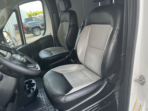 Used 2024 RAM ProMaster 2500 w/ Convenience Group FWD image 21