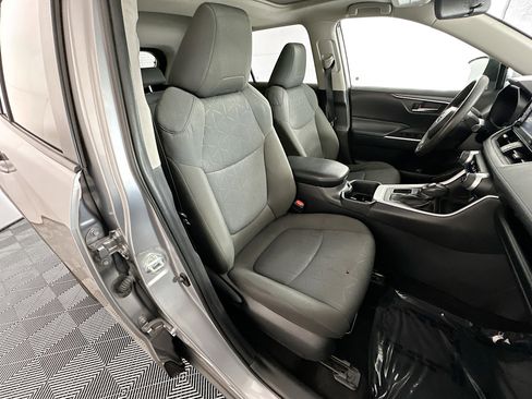 Used 2022 Toyota RAV4 XLE w/ Convenience Package FWD image 28