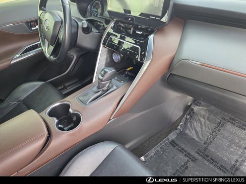 Used 2021 Toyota Venza XLE image 31