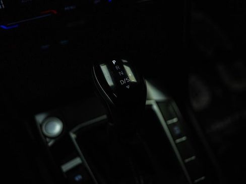 Used 2024 Volkswagen Tiguan SE image 20