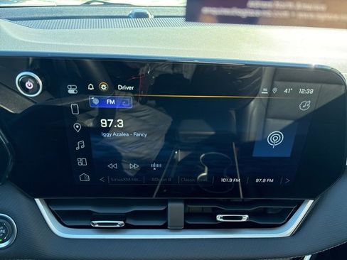 Used 2025 Chevrolet Equinox LT w/ Convenience Package II image 12