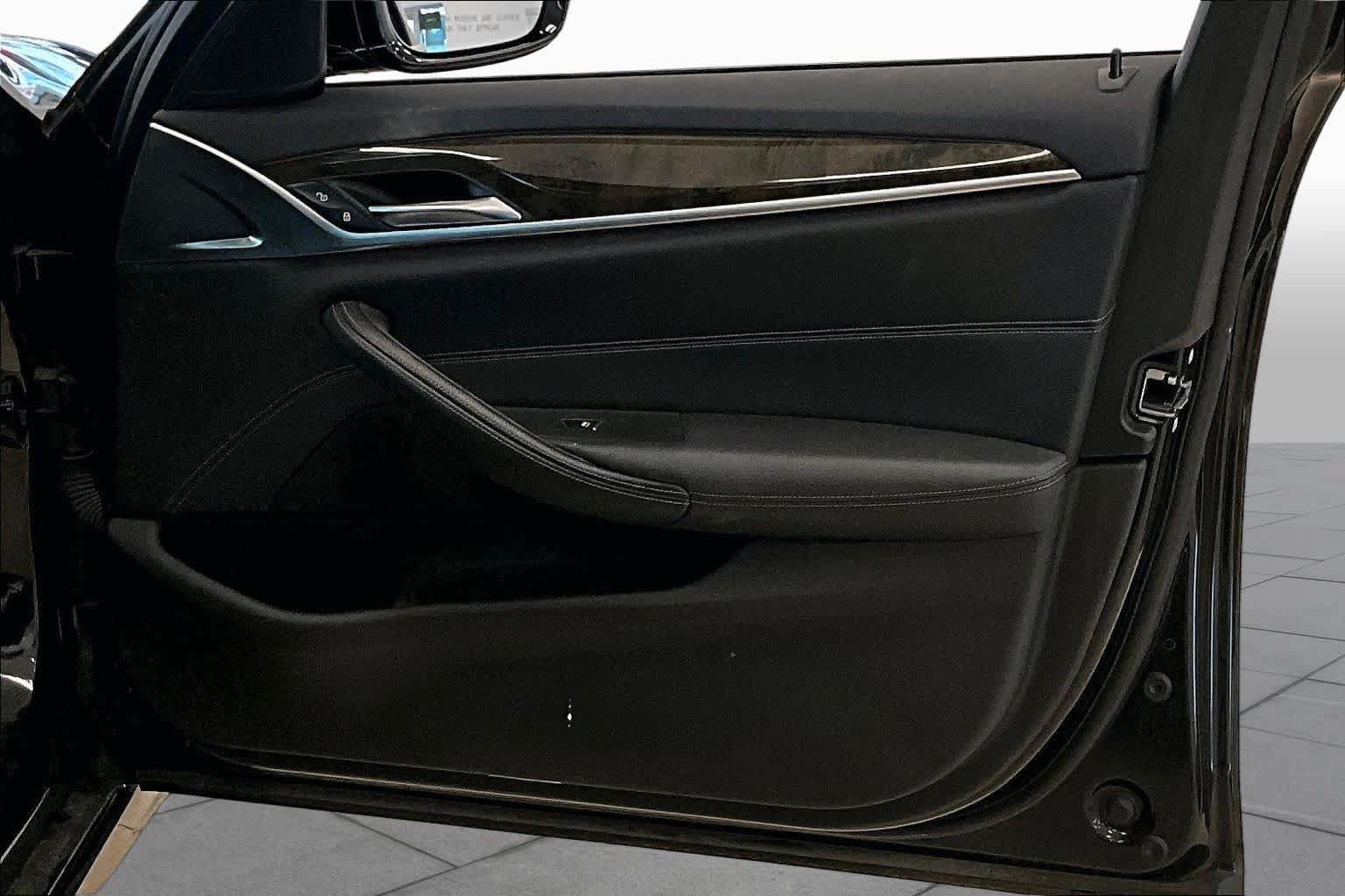 Used 2019 BMW 540i w/ Convenience Package RWD image 20