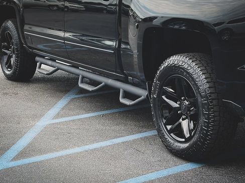 Used 2017 Chevrolet Silverado 1500 LT w/ All Star Edition AWD/4WD image 10