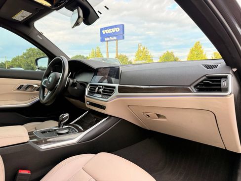 Used 2020 BMW 330i Sedan w/ M Sport Package RWD image 29
