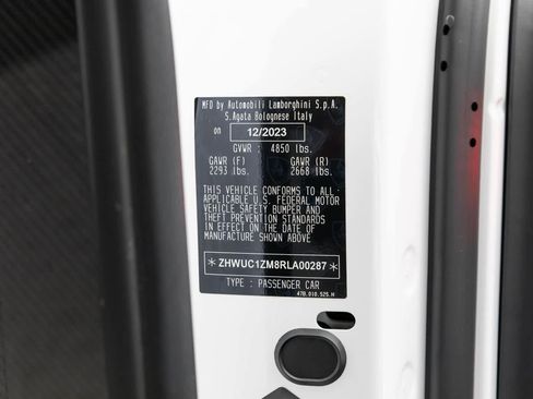 Used 2024 Lamborghini Revuelto image 21