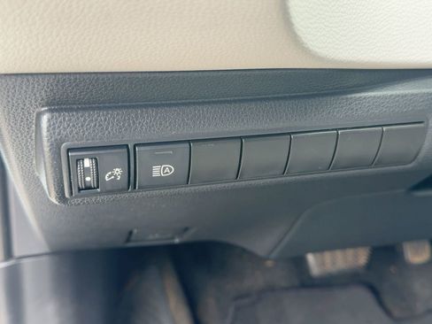 Used 2022 Toyota Corolla LE image 16