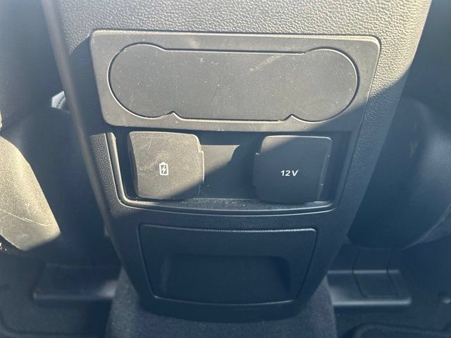 Used 2023 Ford Explorer XLT AWD/4WD image 43