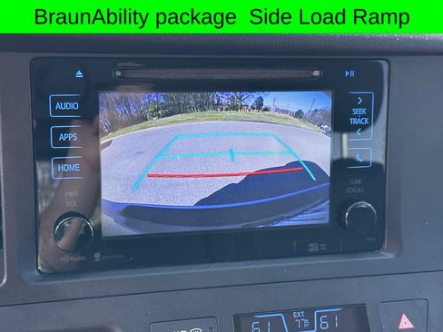 Used 2015 Toyota Sienna SE w/ SE Preferred Package FWD image 9