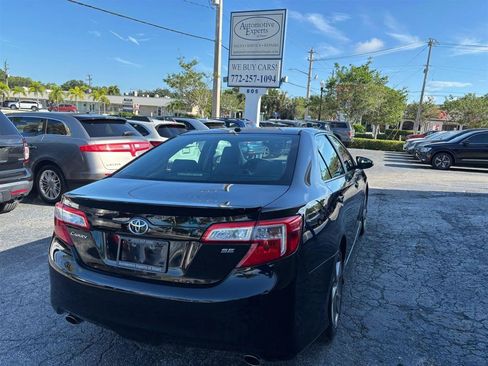 Used 2014 Toyota Camry SE w/ Leather Package FWD image 5