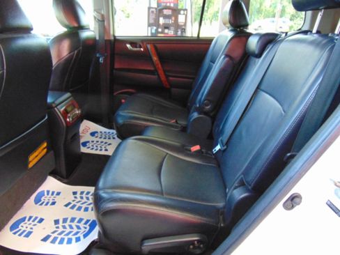 Used 2012 Toyota Highlander Limited w/ Tow Pkg FWD image 13