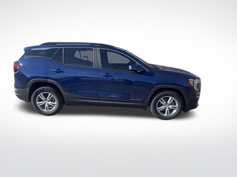 Used 2022 GMC Terrain SLE w/ Driver Convenience Package image 4