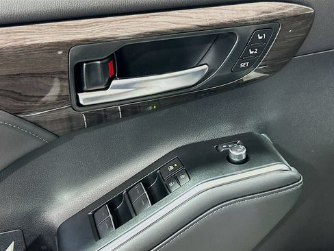 New 2026 Toyota Highlander Limited AWD/4WD image 17