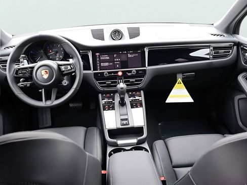 New 2026 Porsche Macan image 19