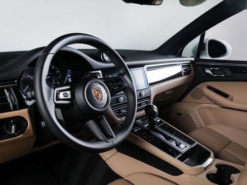 Certified 2026 Porsche Macan image 4