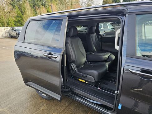 New 2026 Kia Carnival EX image 27