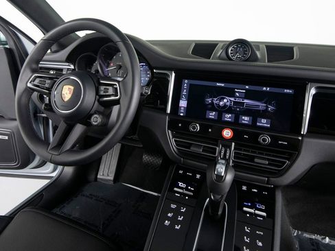 Certified 2026 Porsche Macan AWD/4WD image 30