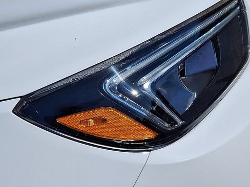 Certified 2021 Buick Encore Preferred AWD/4WD image 9