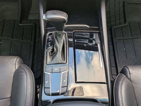 Used 2017 Kia Cadenza Premium w/ Luxury Package FWD image 18