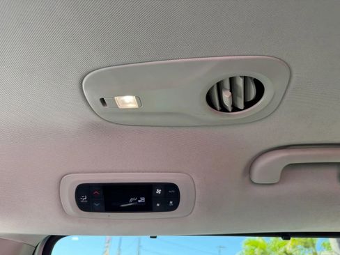 Used 2021 Chrysler Pacifica Touring-L w/ Premium & Safety Sphere Group image 29