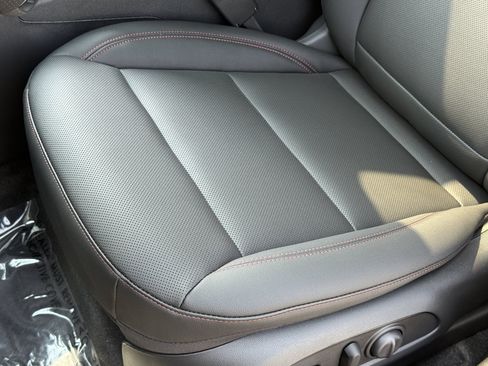 New 2026 Chevrolet Trax RS w/ Sunroof Package FWD image 11