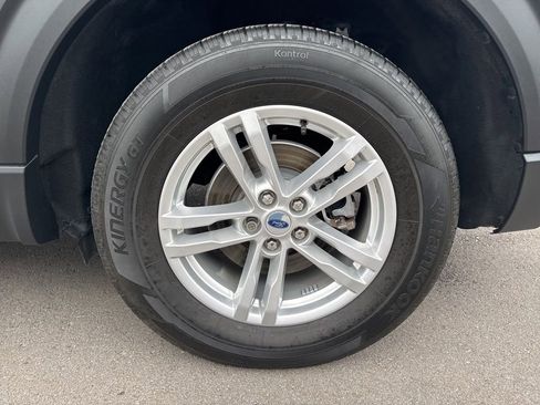 Used 2022 Ford Explorer XLT w/ Equipment Group 202A image 29